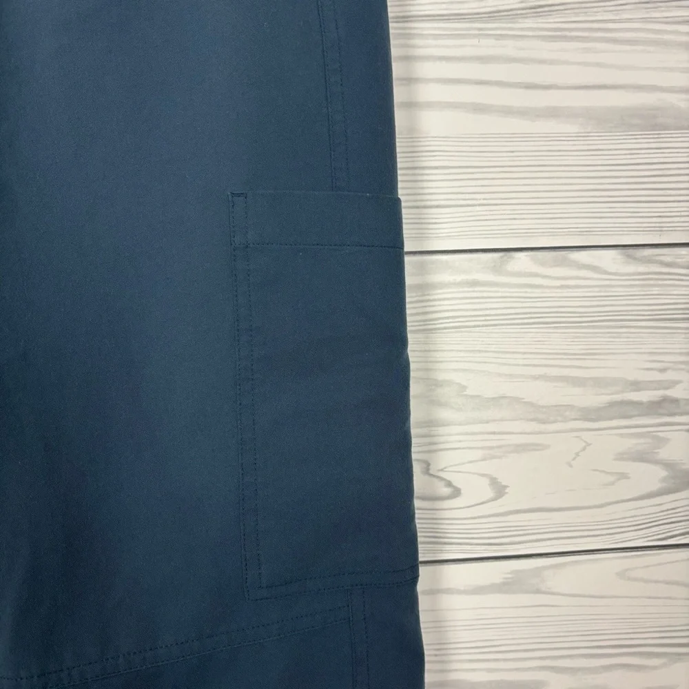 FIGS Men’s Axim Cargo Scrub Pants Navy Blue Size Medium Short